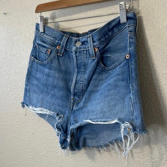 Levi’s 501 Medium Wash Cut Off High Waisted Cotton Denim Shorts Size 27 - Picture 14 of 14